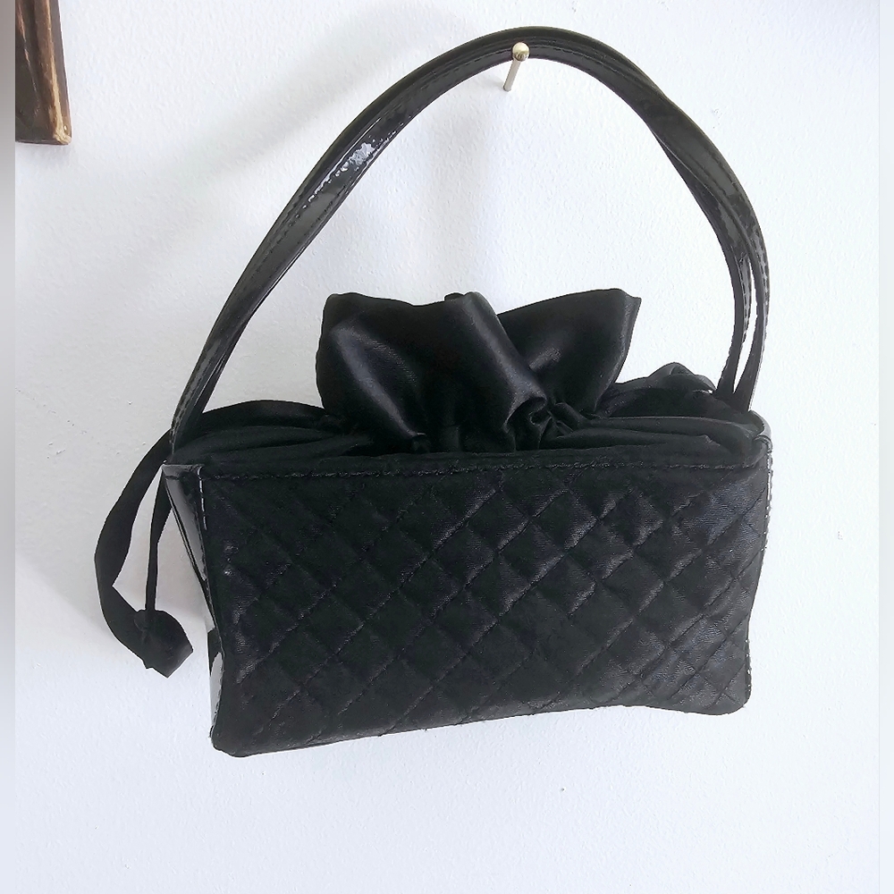 Estee lauder black quilted Drawstring patent leather Makeup minibag formal prom